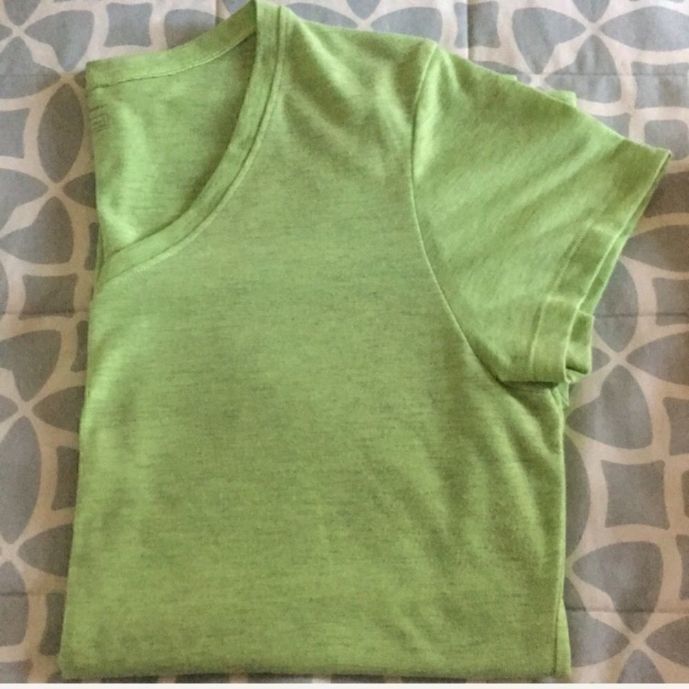 Host Pick 💥💥💥Eddie Bauer V Neck